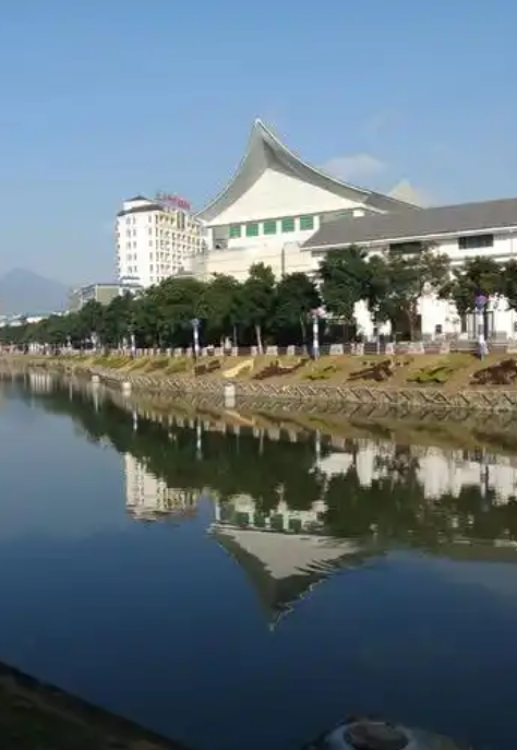 保亭黎族苗族自治县普通中学学校数个